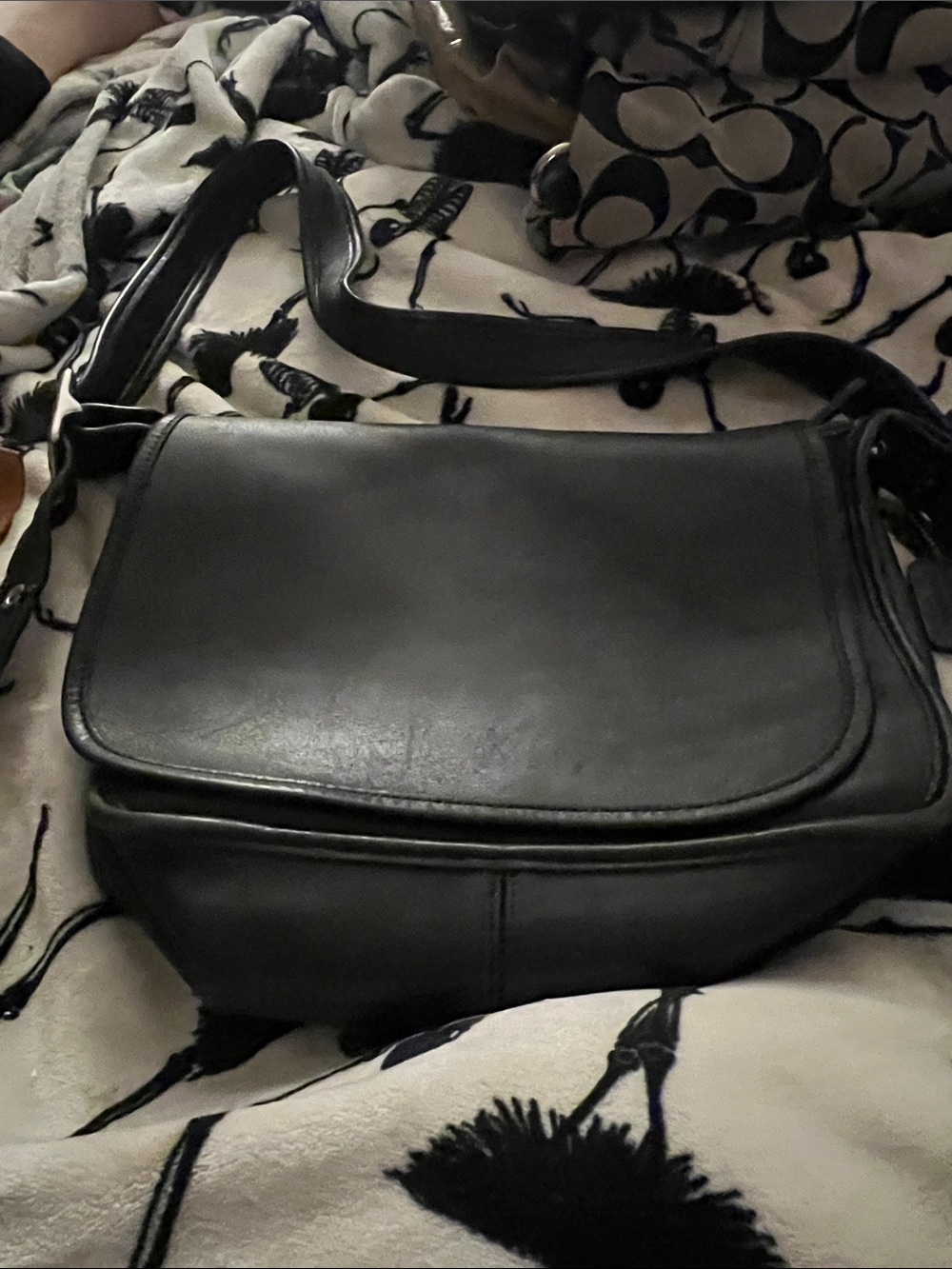 Vintage Coach Patricia’s Legacy
Nickel hardware
Made in USA
Glove-tanned leather